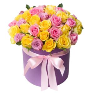 Цветы в коробке "Розы ассорти"