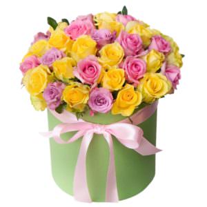 Цветы в коробке "Розы ассорти"